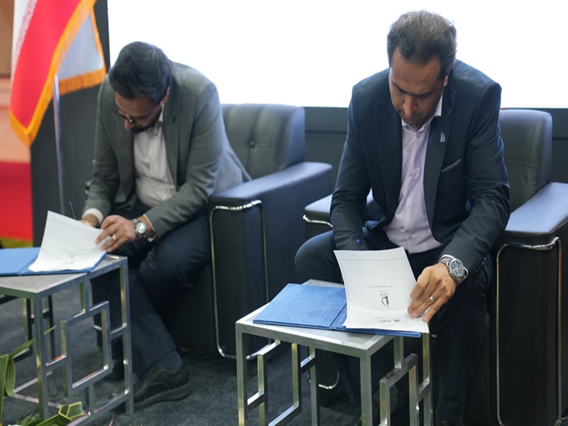 امضای تفاهم‌نامه همکاری میان صندوق پژوهش و فناوری صنعت نفت و پارک علم و فناوری دانشگاه فردوسی مشهد